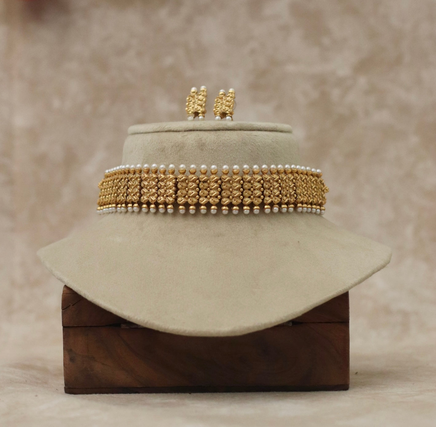 Bhuvi Necklace/Chocker Set