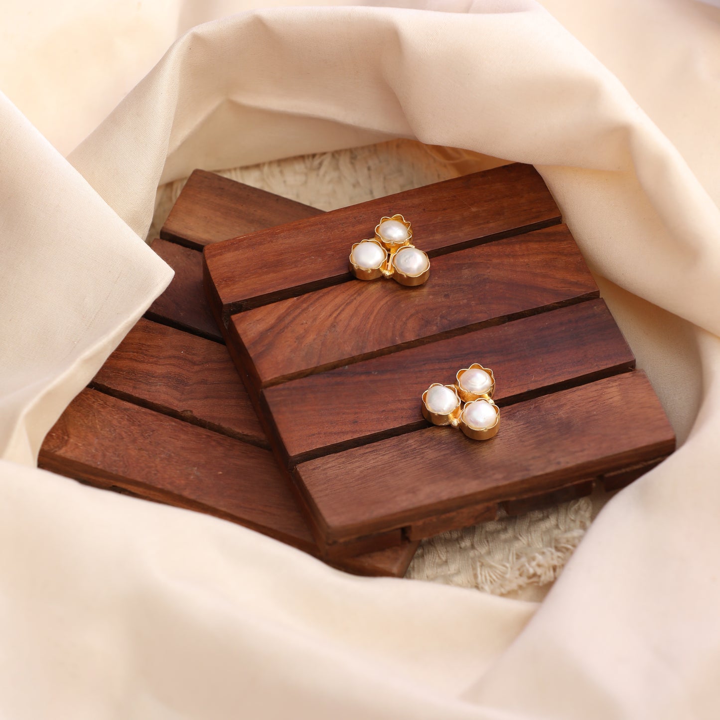 Three pearl stud