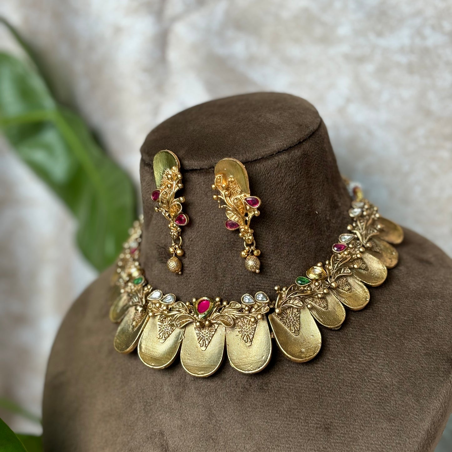 Haanshi Necklace set