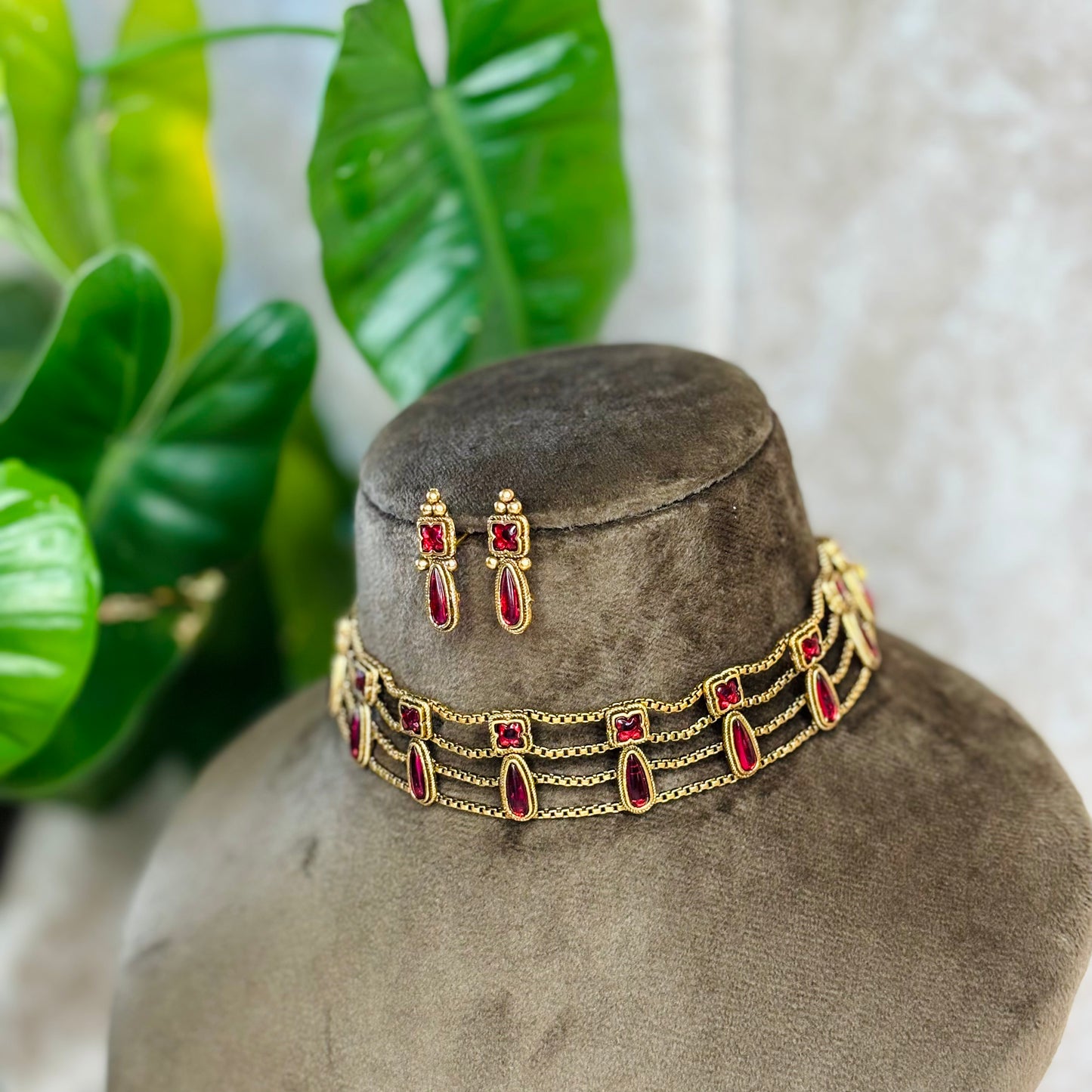 Diyonsha Necklace / Choker Set