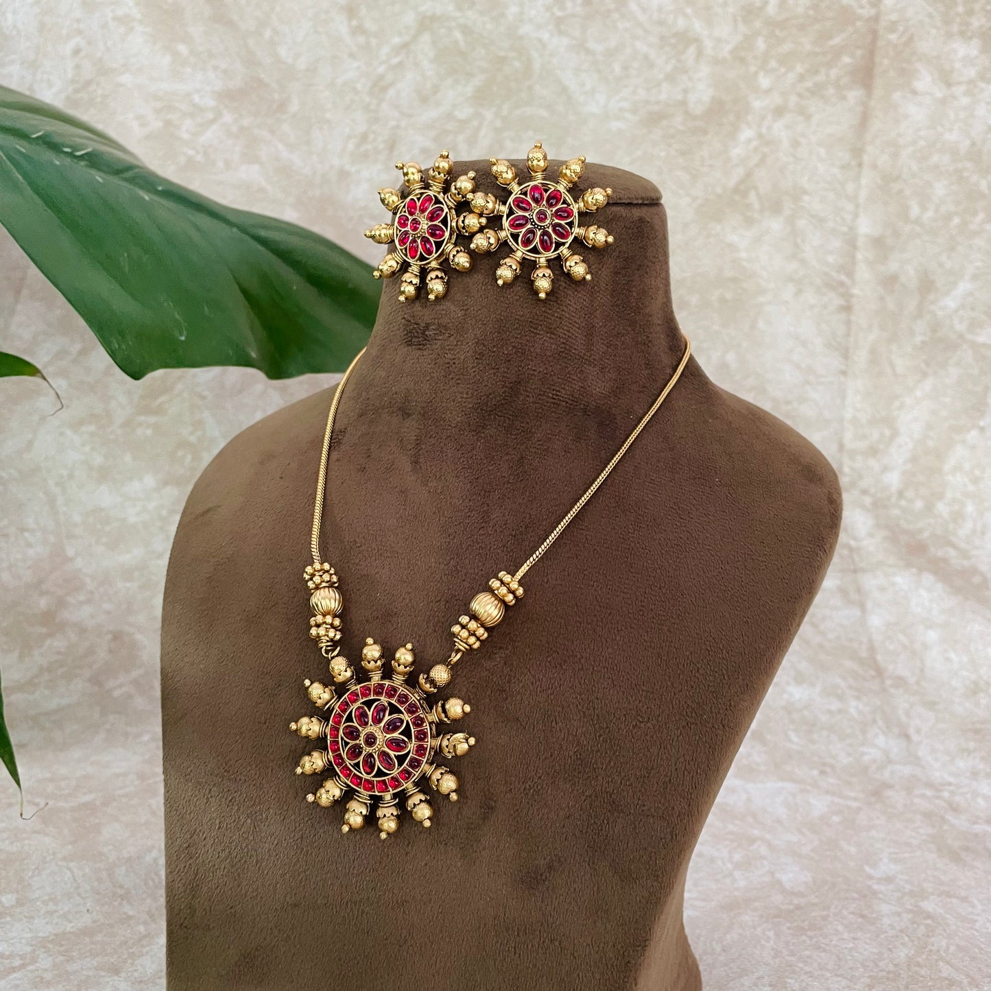 Niraa Necklace Set