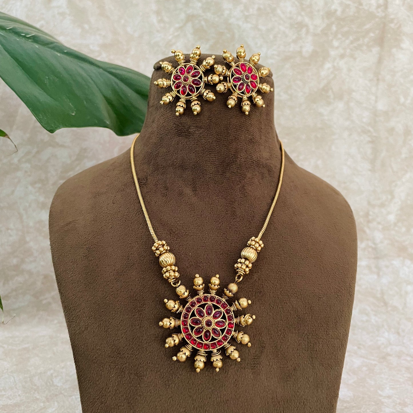 Niraa Necklace Set