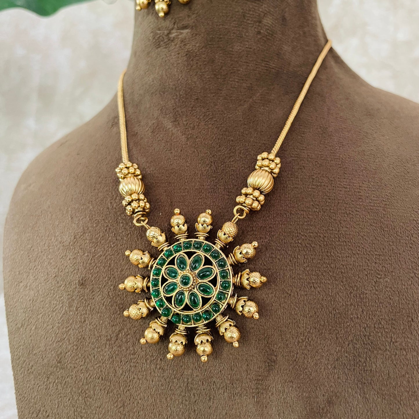 Edha Necklace Set