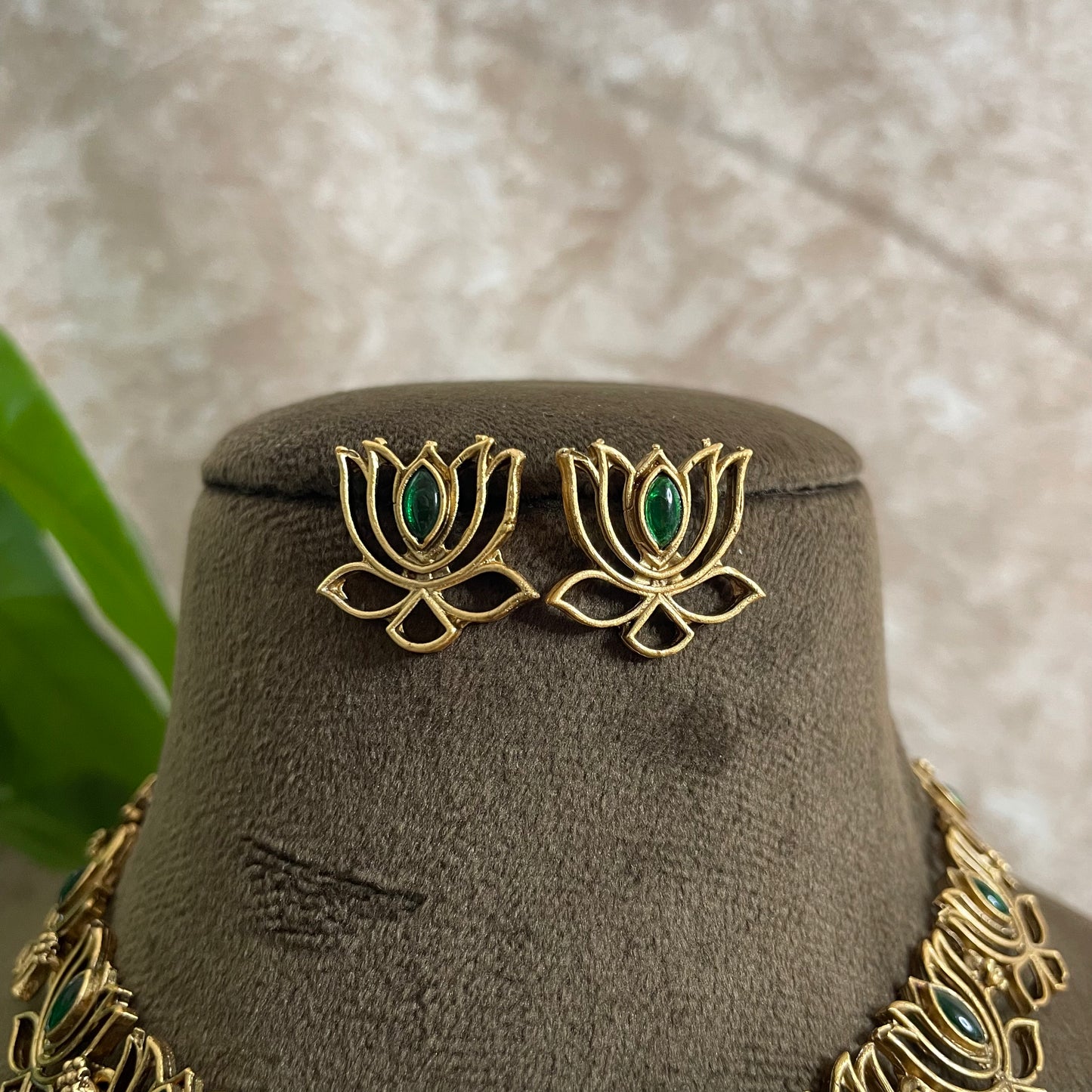Linosha Necklace Set