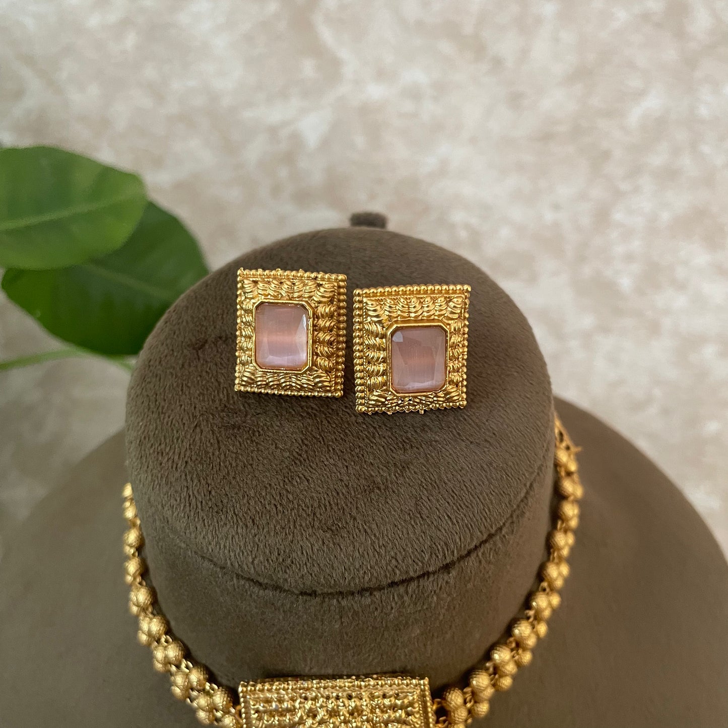 Vinosha Necklace/ Choker set