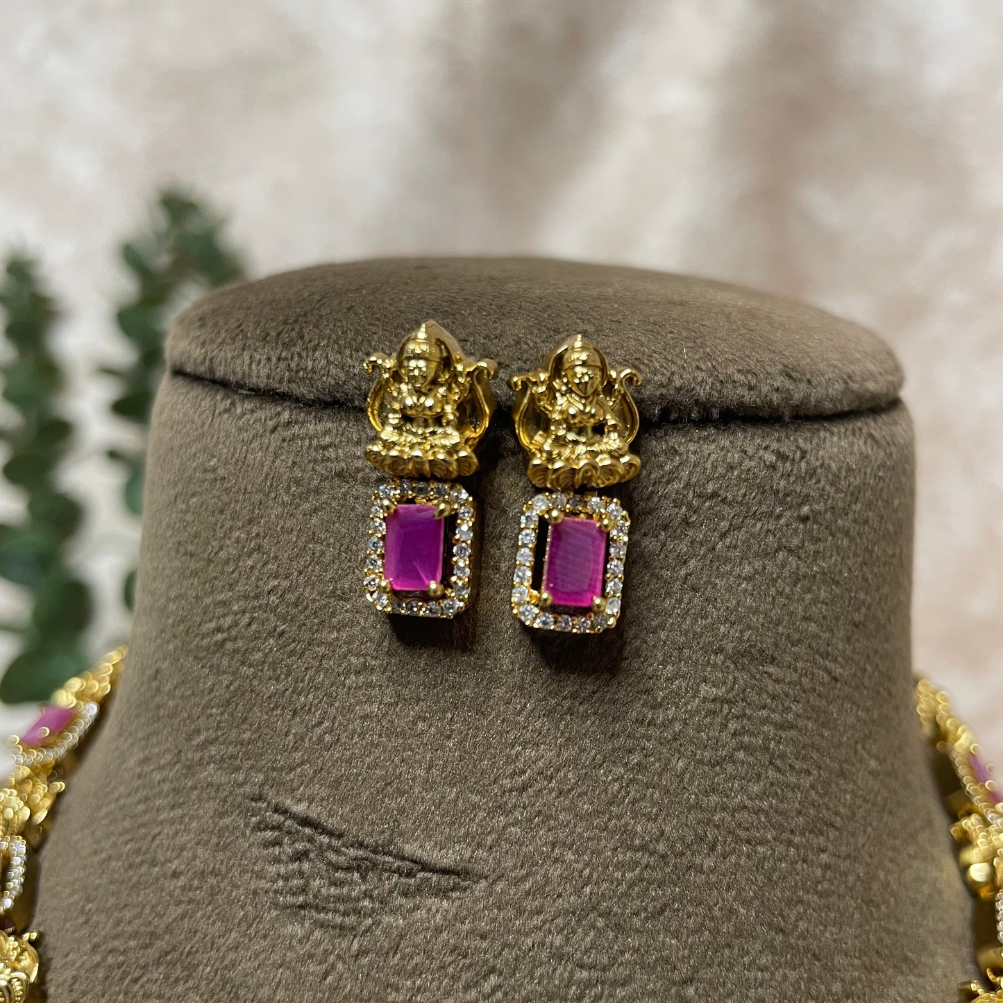 Ivansha Necklace Set