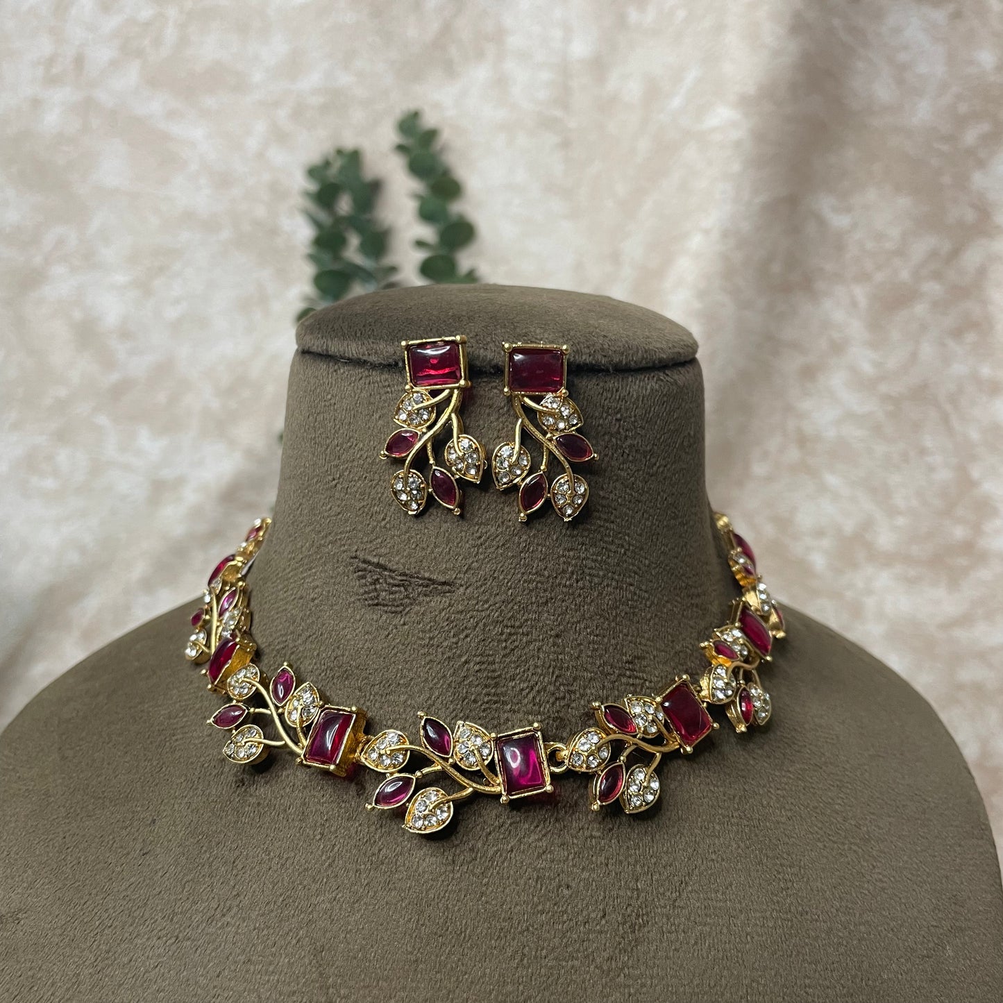 Anuya Necklace Set