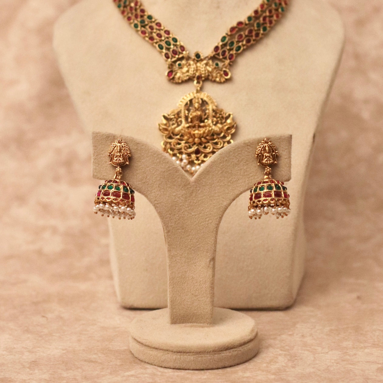 Nilanii Necklace Set