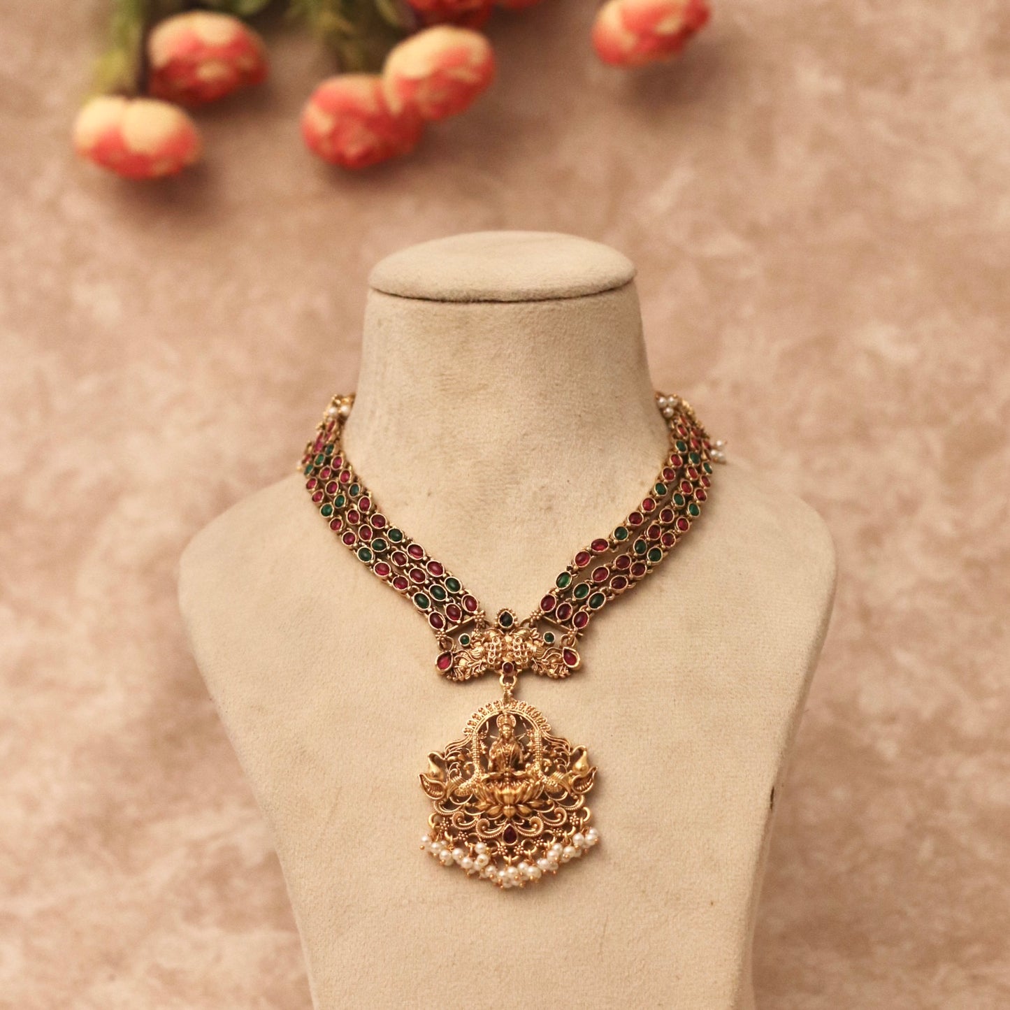 Nilanii Necklace Set