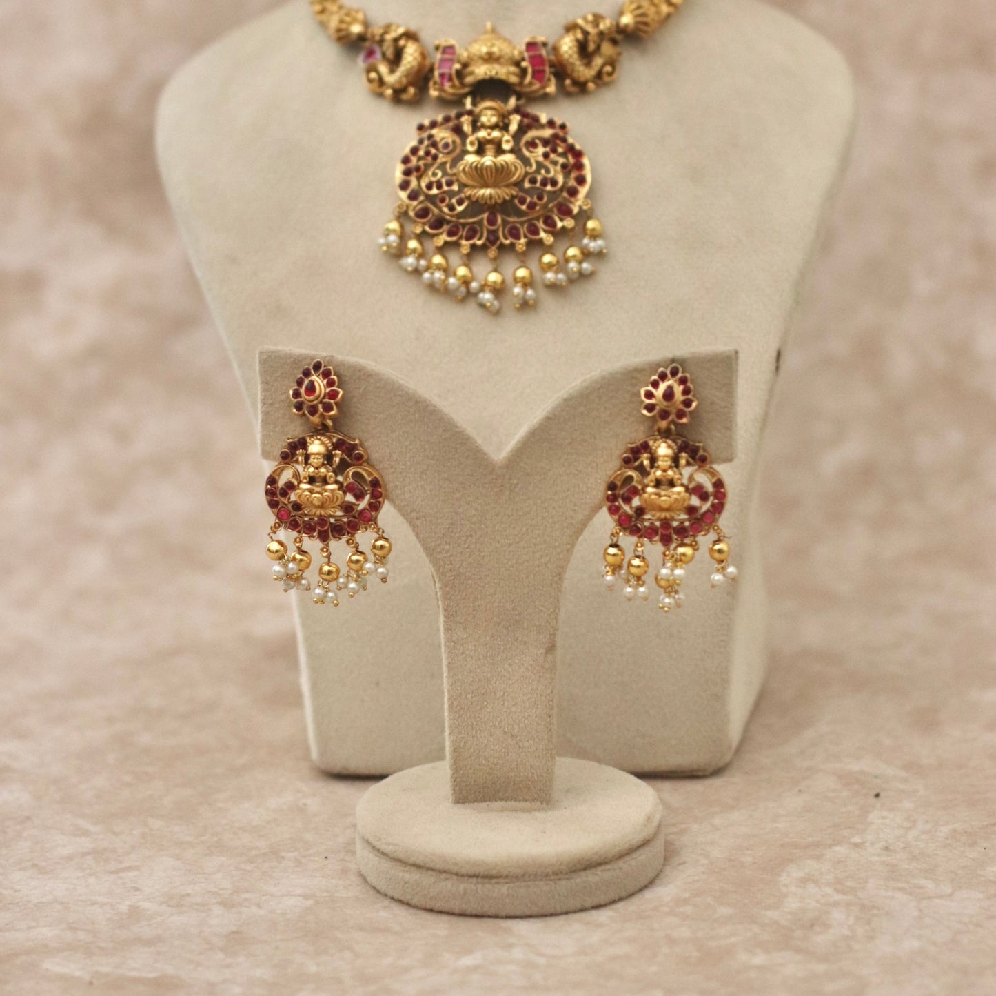 Nithya Stone Necklace Set