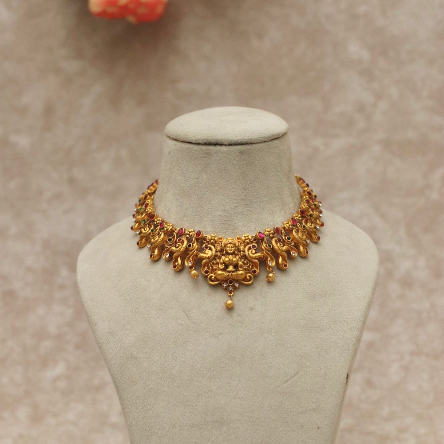 Shivanti Necklace with Stud