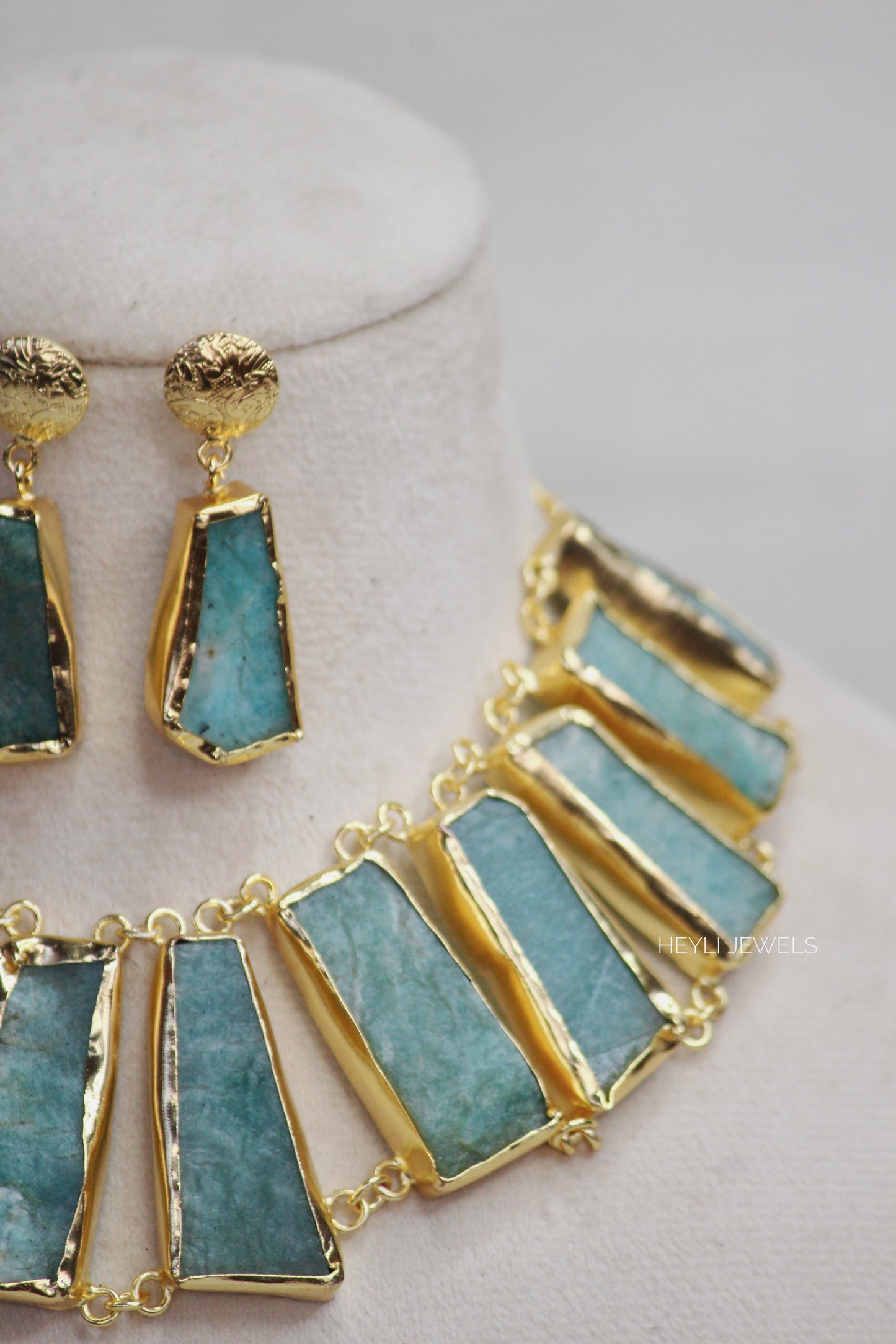 Harumi Blue Raw Stone Neckpiece with Earring