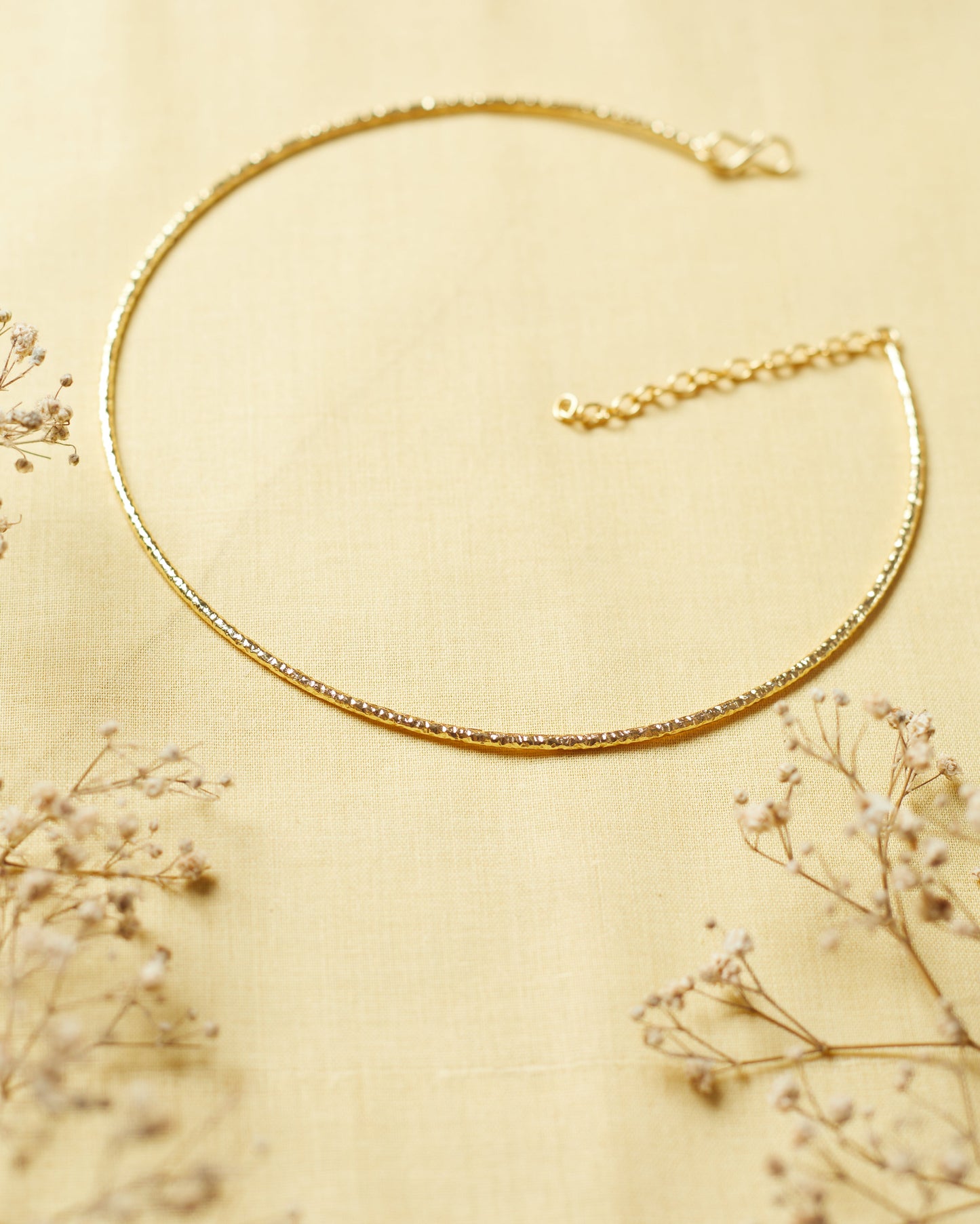 Single Layer golden Neckcuff / Neckpiece
