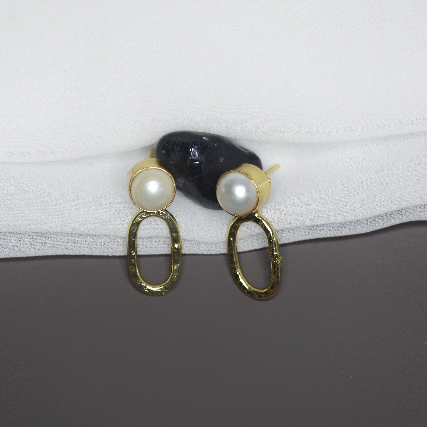 Naomi Pearl Necklace