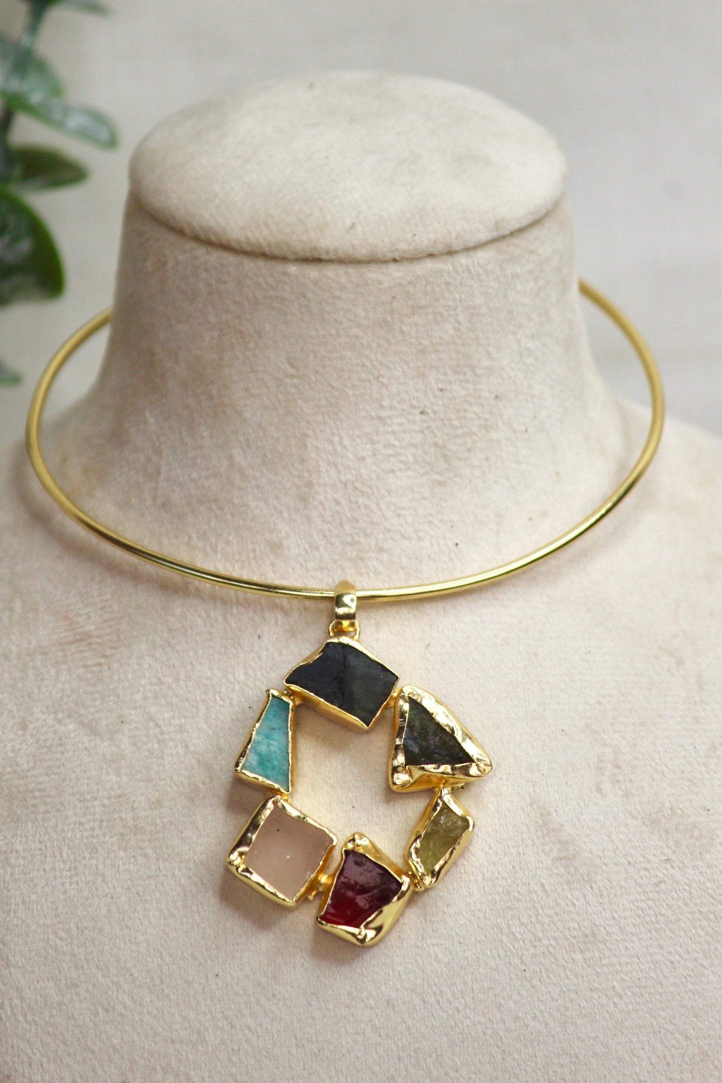 Agate Multiple Raw Stone Neck Cuff