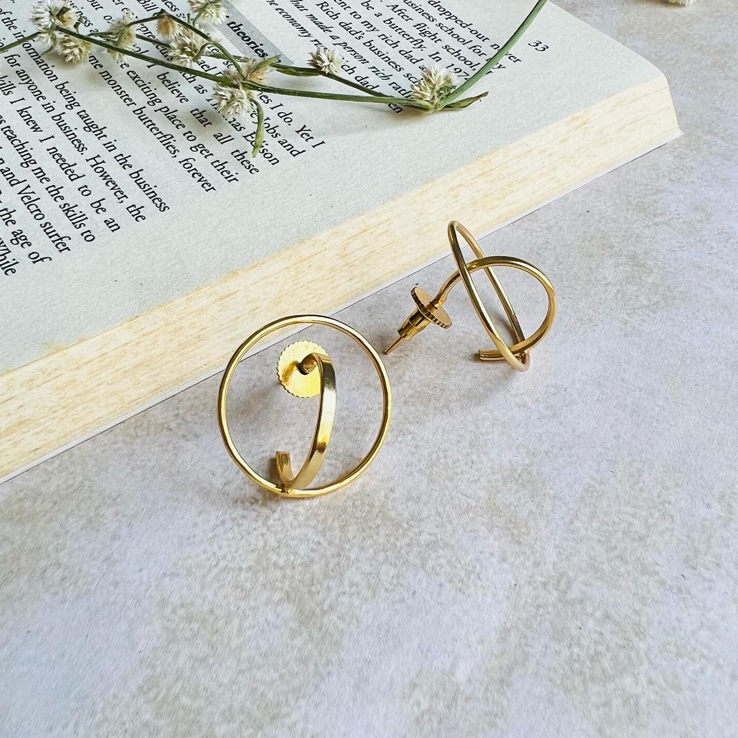 Round Gold Earring