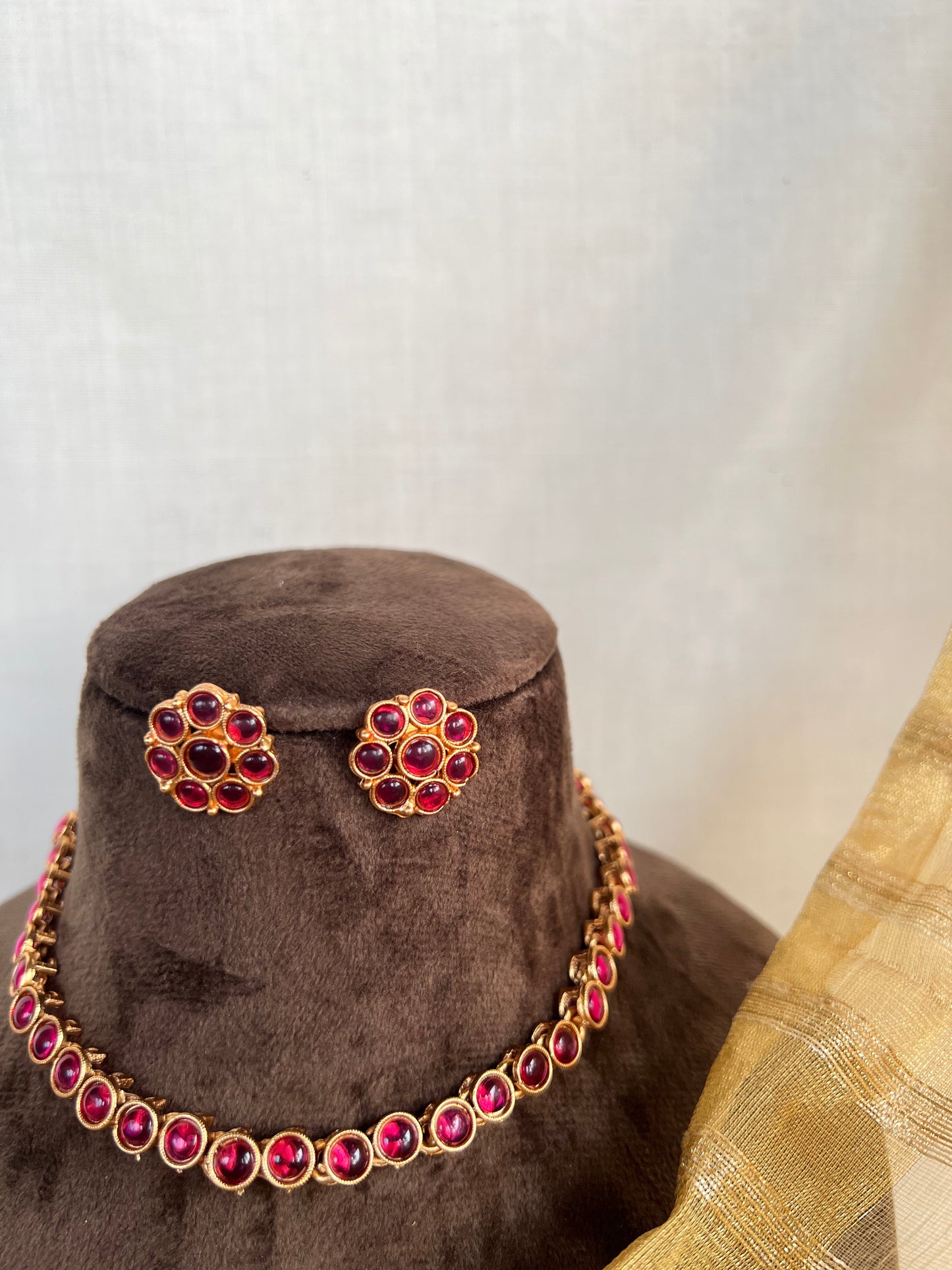 Niroshini Necklace with Stud