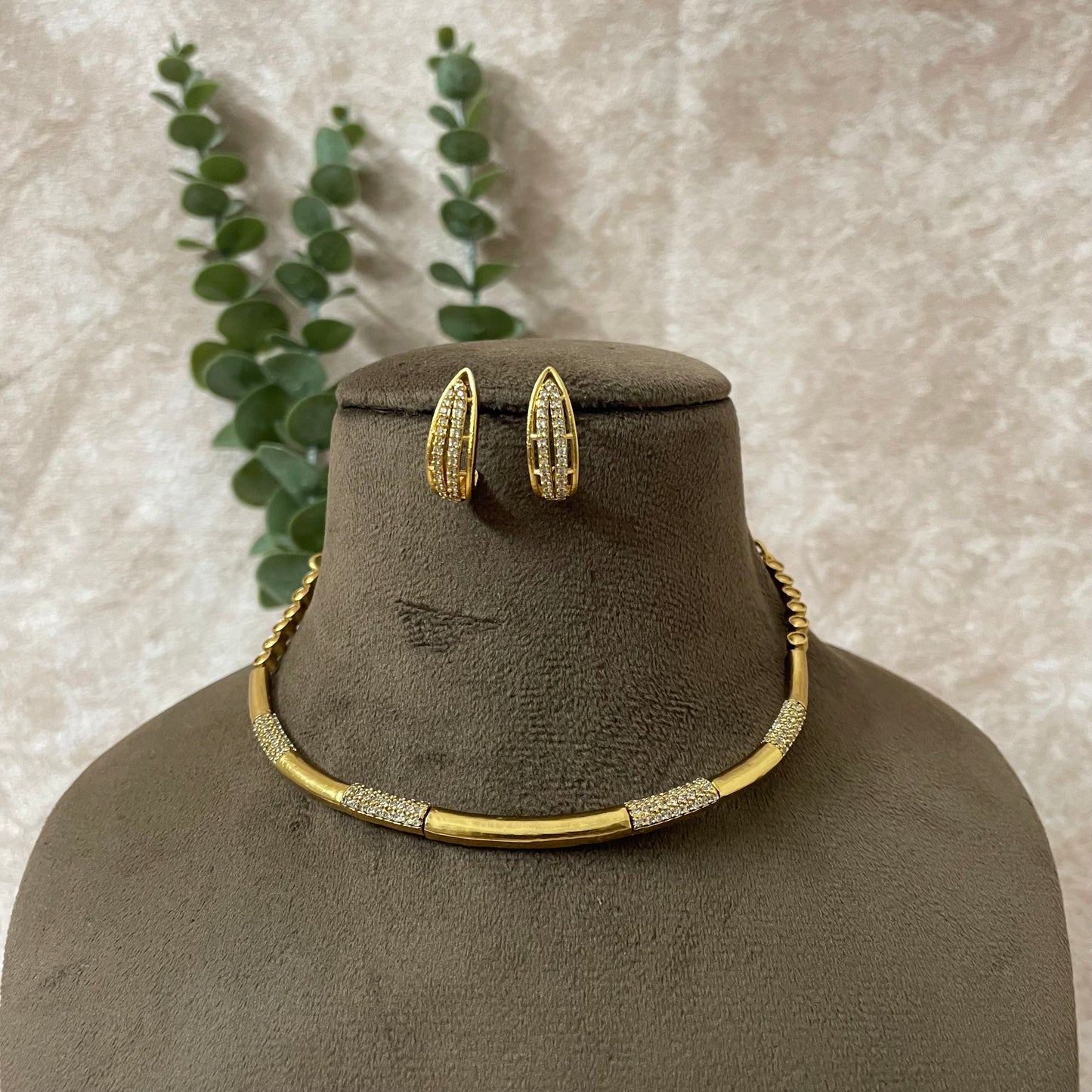 Ahaana Necklace Set
