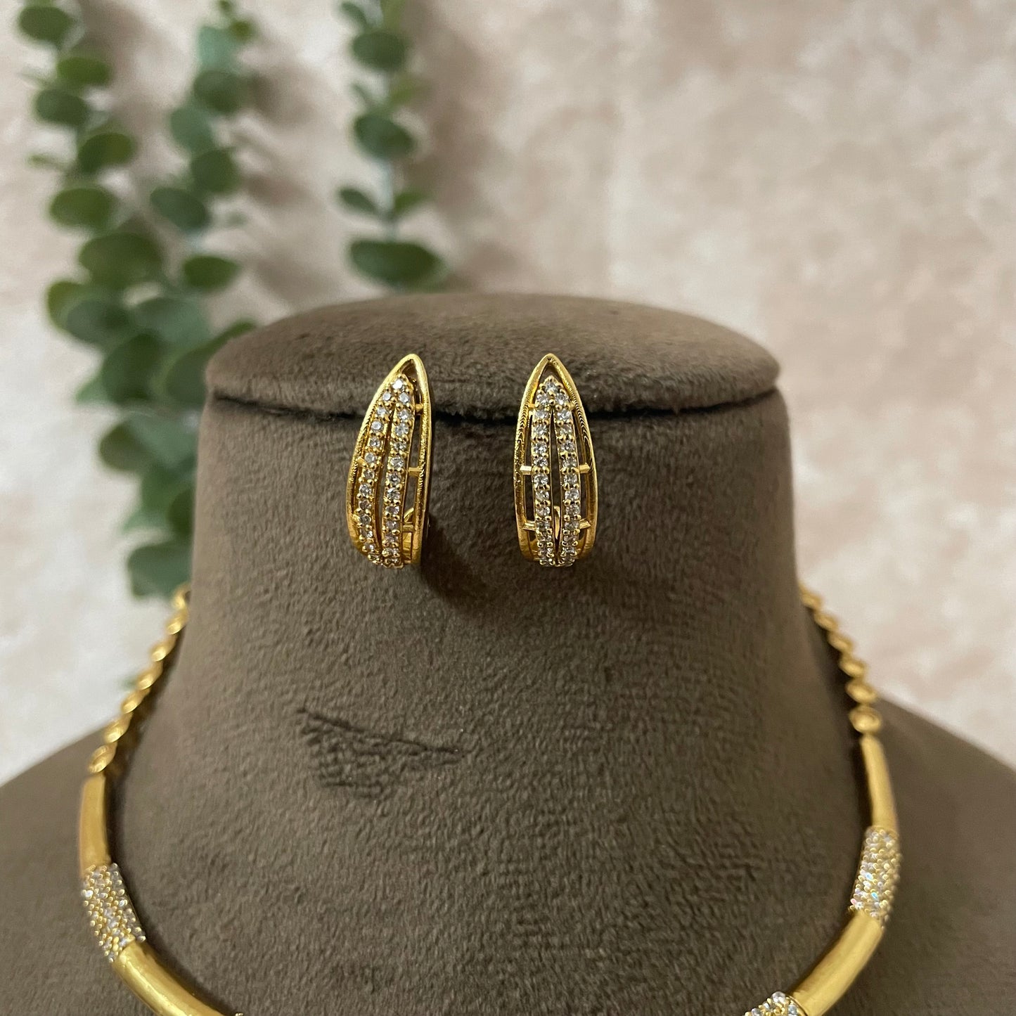 Ahaana Necklace Set