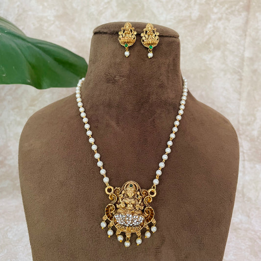 Shanvi Necklace with Earring set
