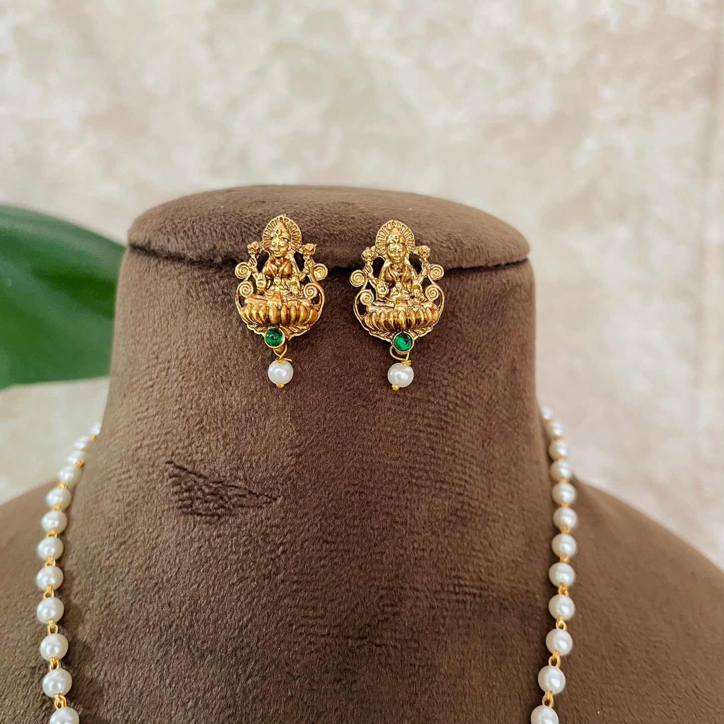 Shanvi Necklace with Earring set