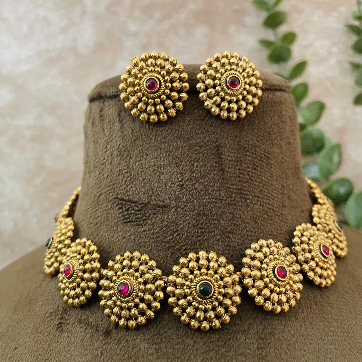 Ikshura Necklace Set