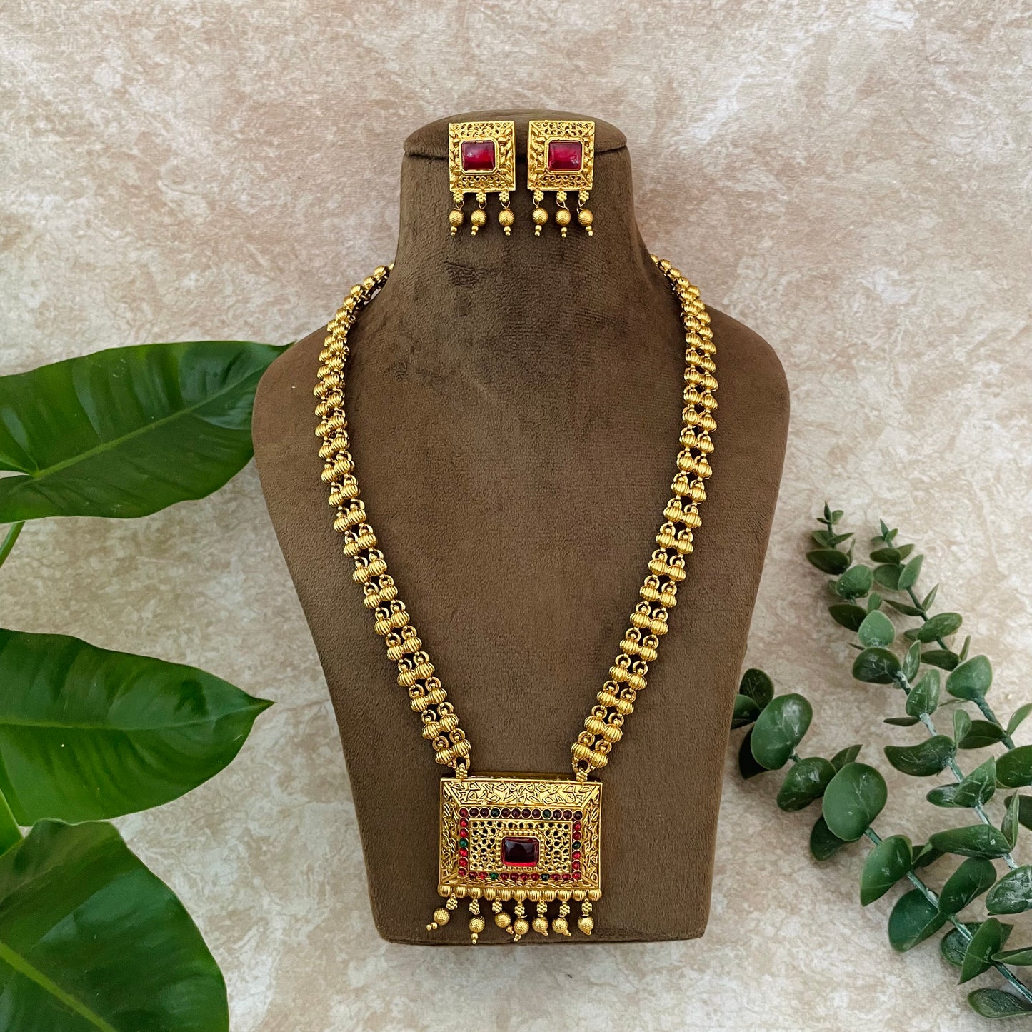 Thanvi Long Haram With Earring