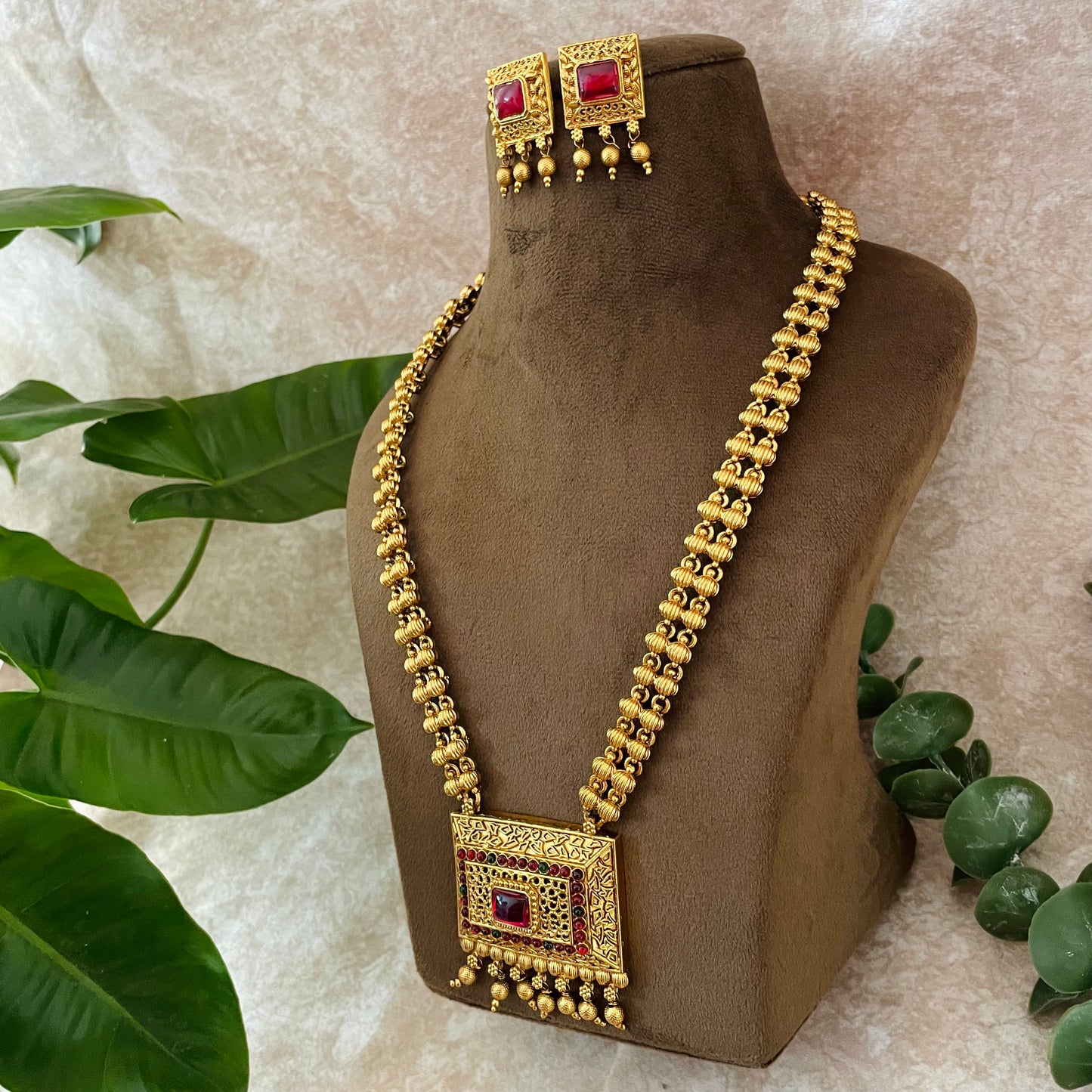 Thanvi Long Haram With Earring