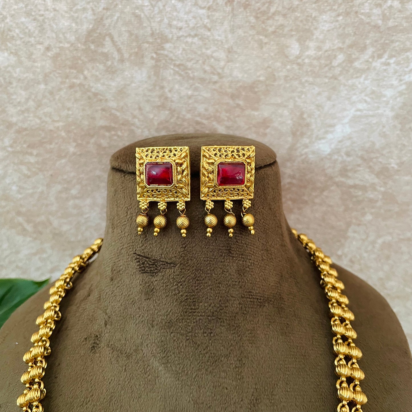 Thanvi Long Haram With Earring