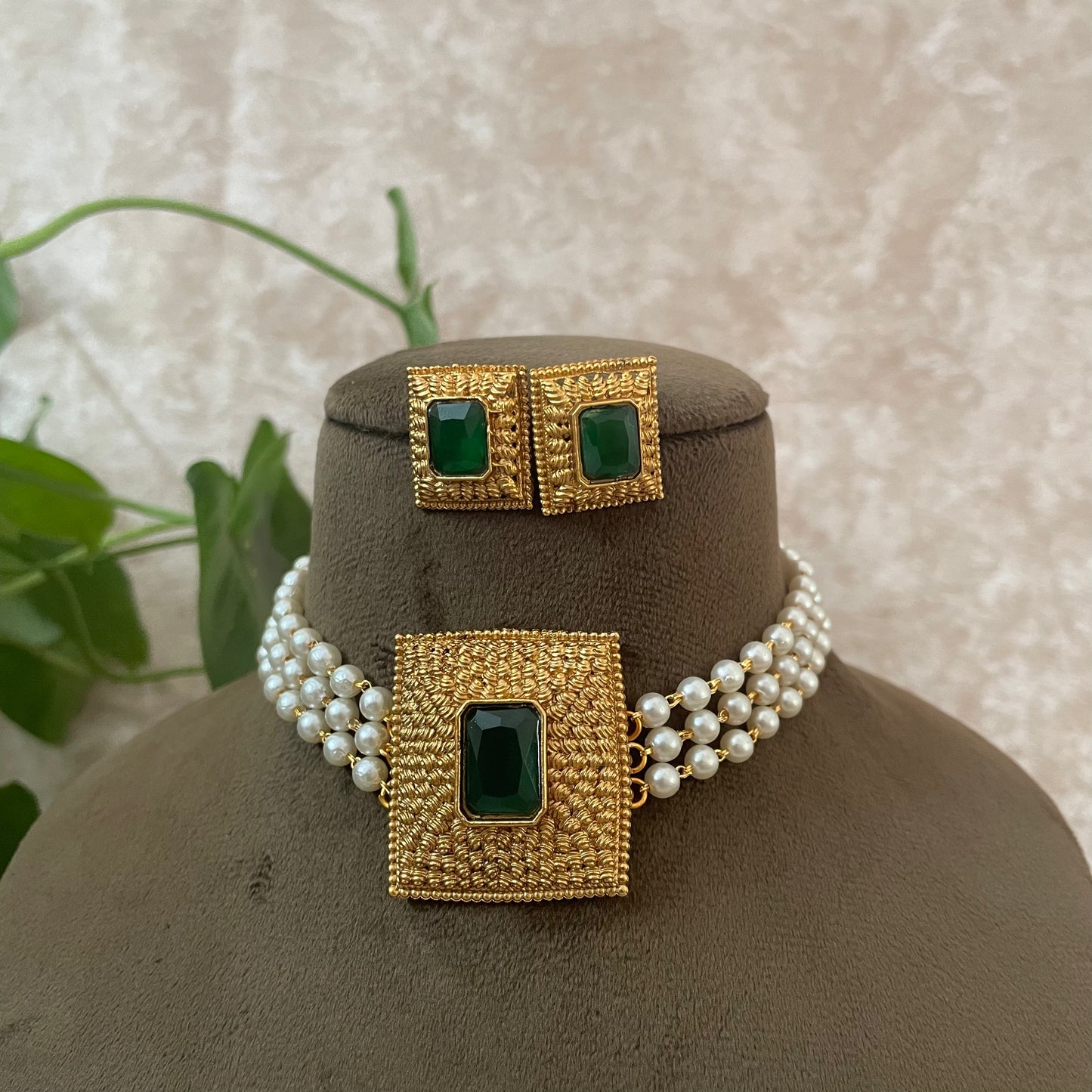 Neah Pearl Necklace/Choker Set