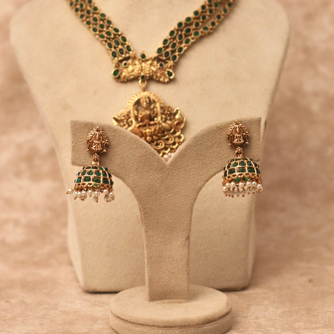 Nehaa Necklace Set