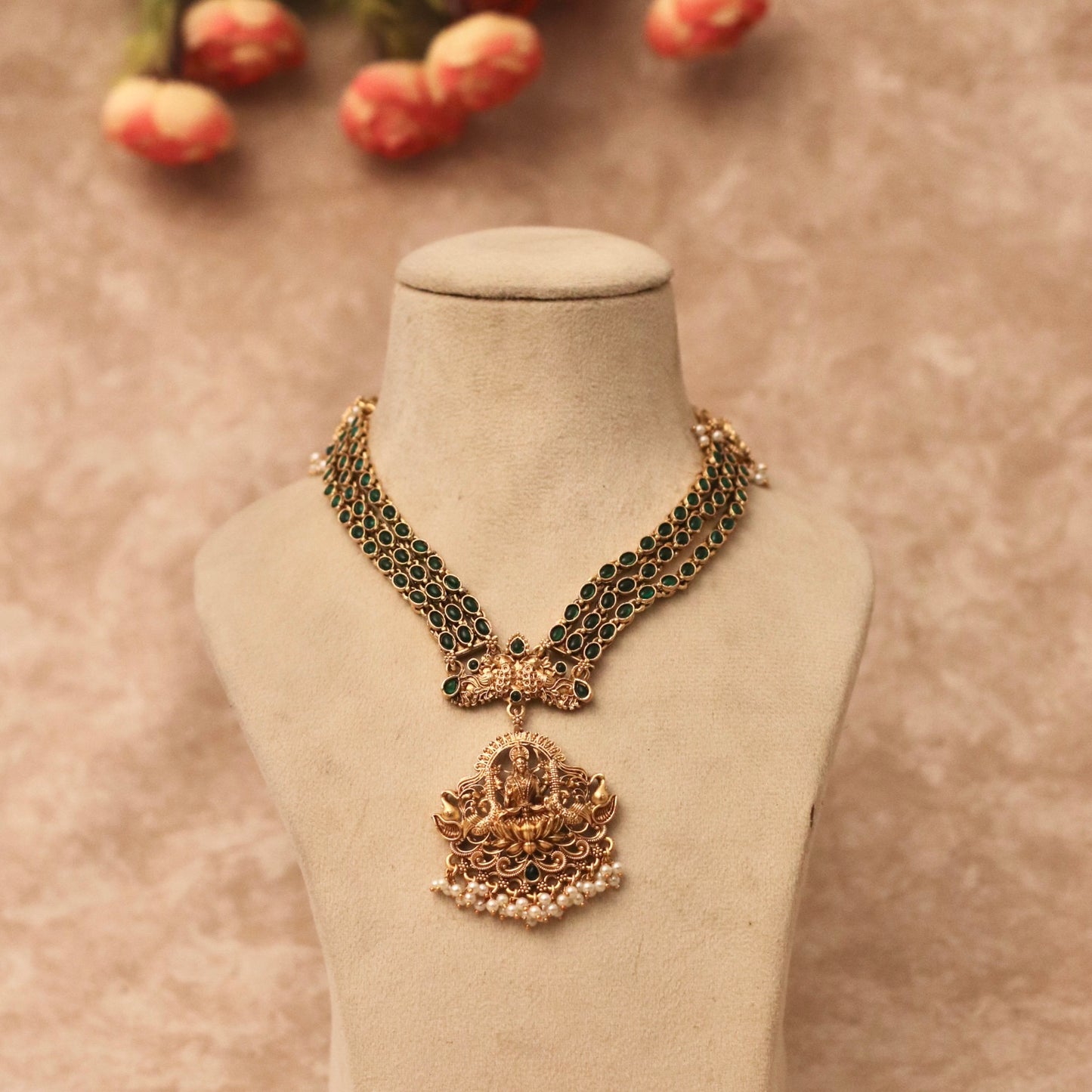 Nehaa Necklace Set
