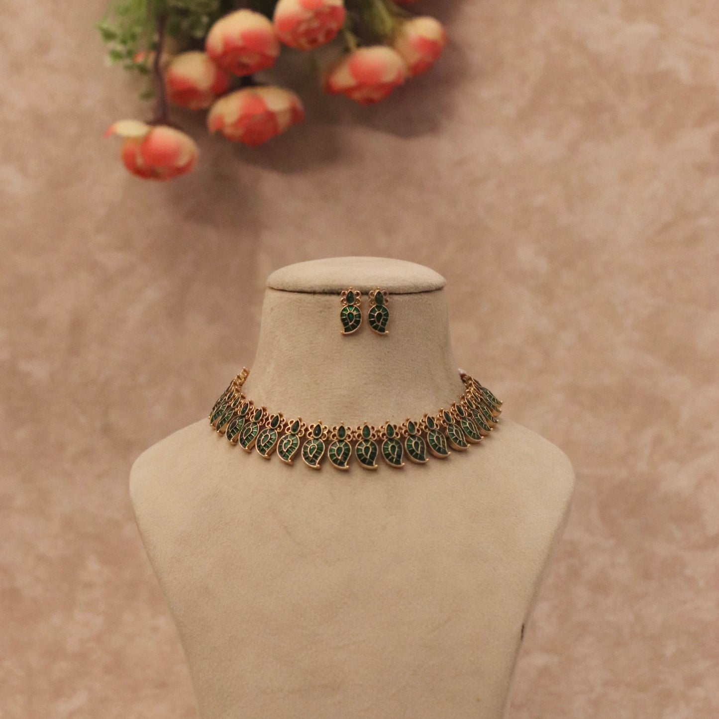 Vihaa Necklace Set