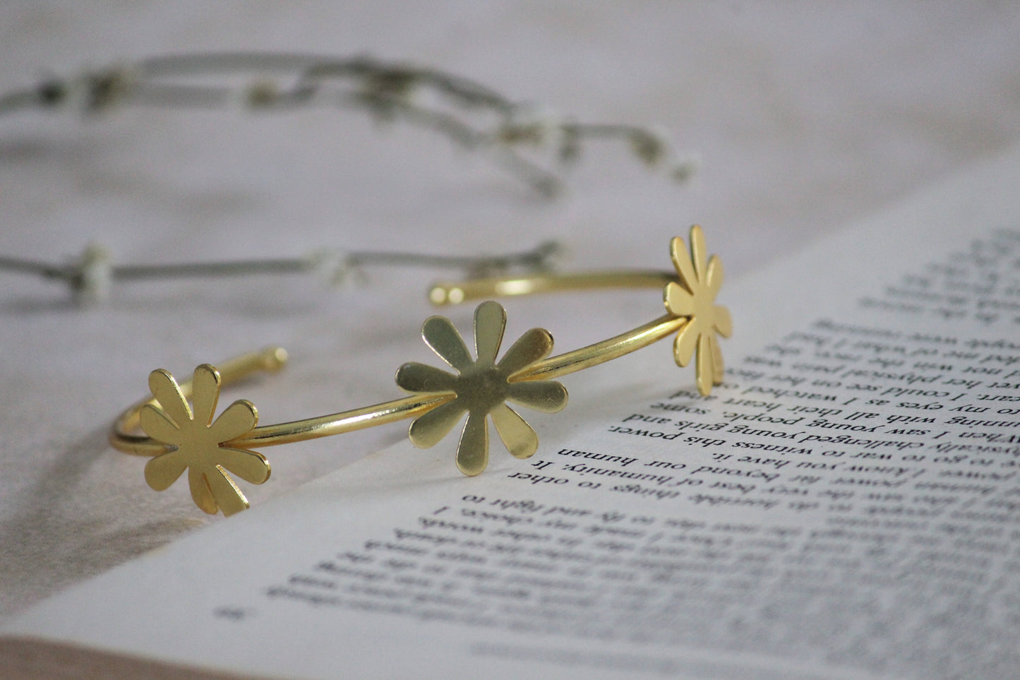 Glossy Tri Flower Bracelet