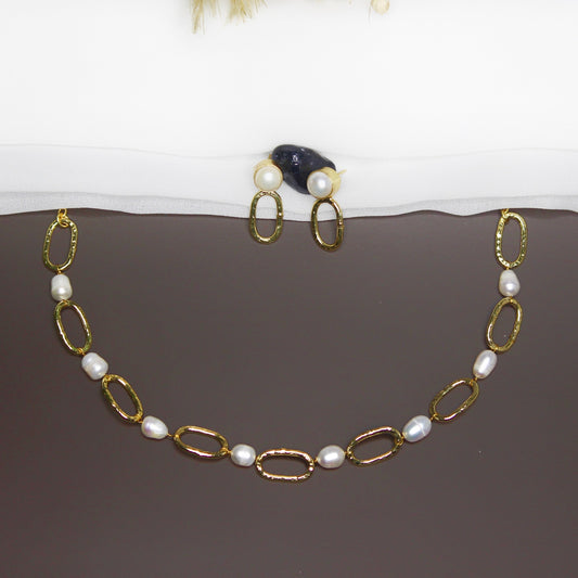 Naomi Pearl Necklace