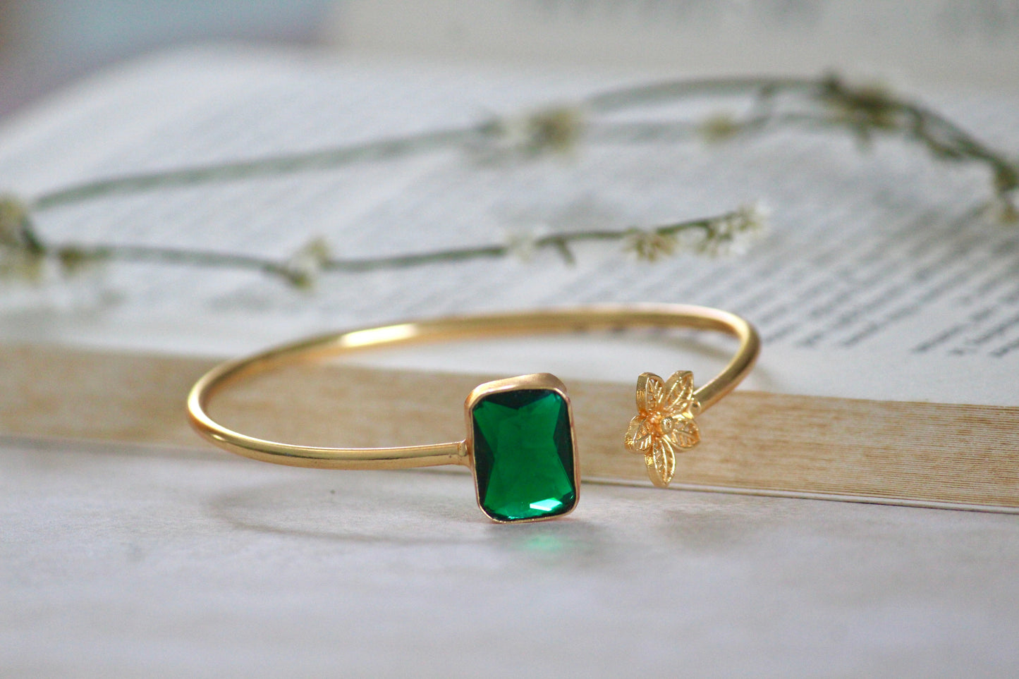 Glossy Stone Gold Bangle