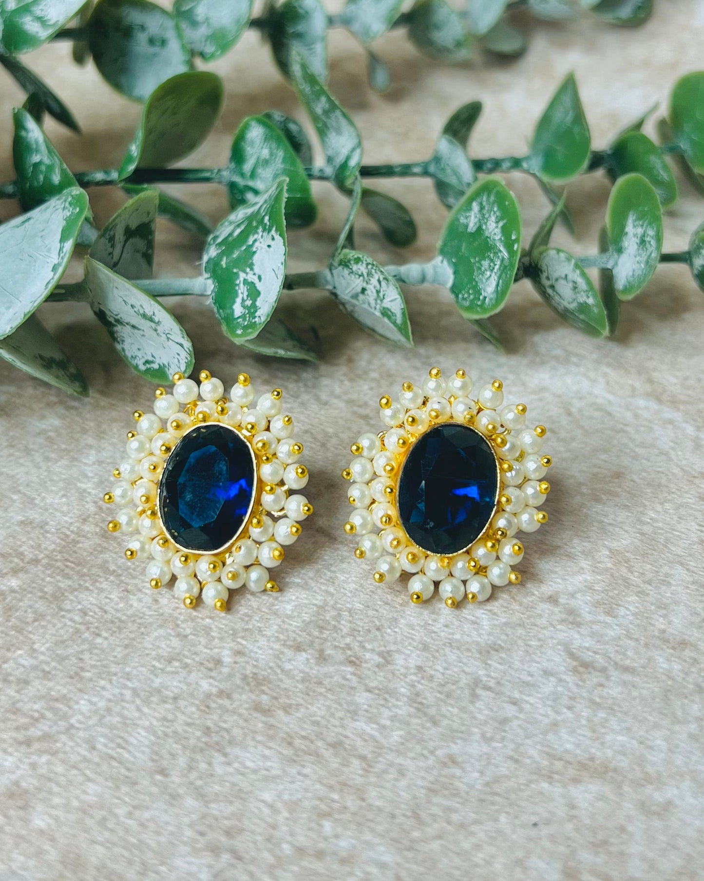 Saagi Pearl & Glossy stone Stud
