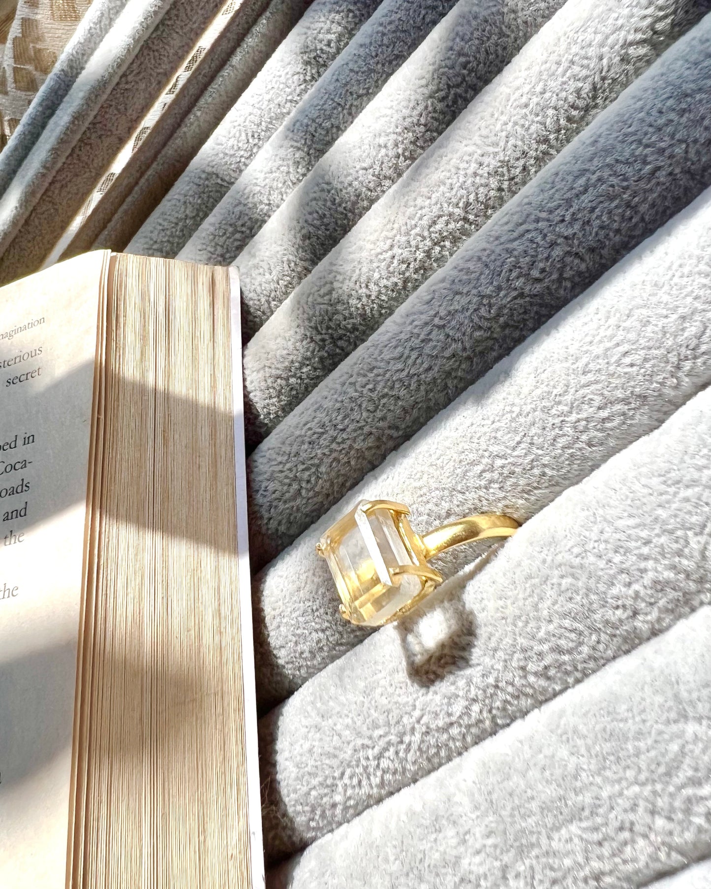 Lavish glossy stone Ring