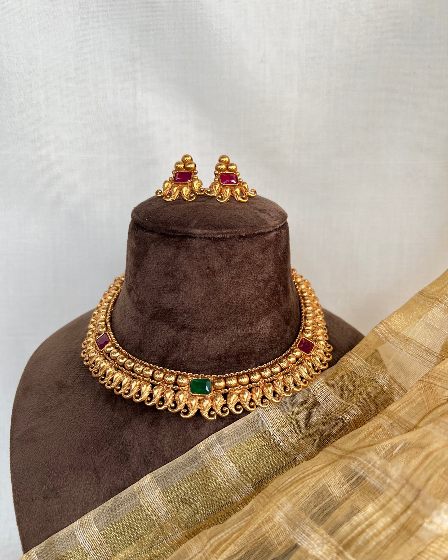 Uruthira Necklace with Stud