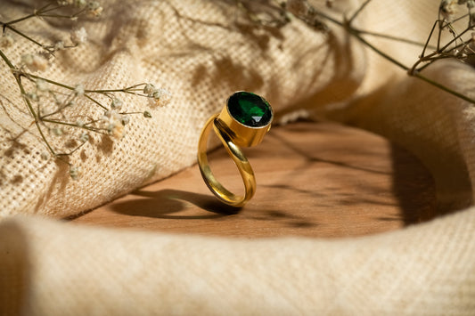 Glossy green stone  ring