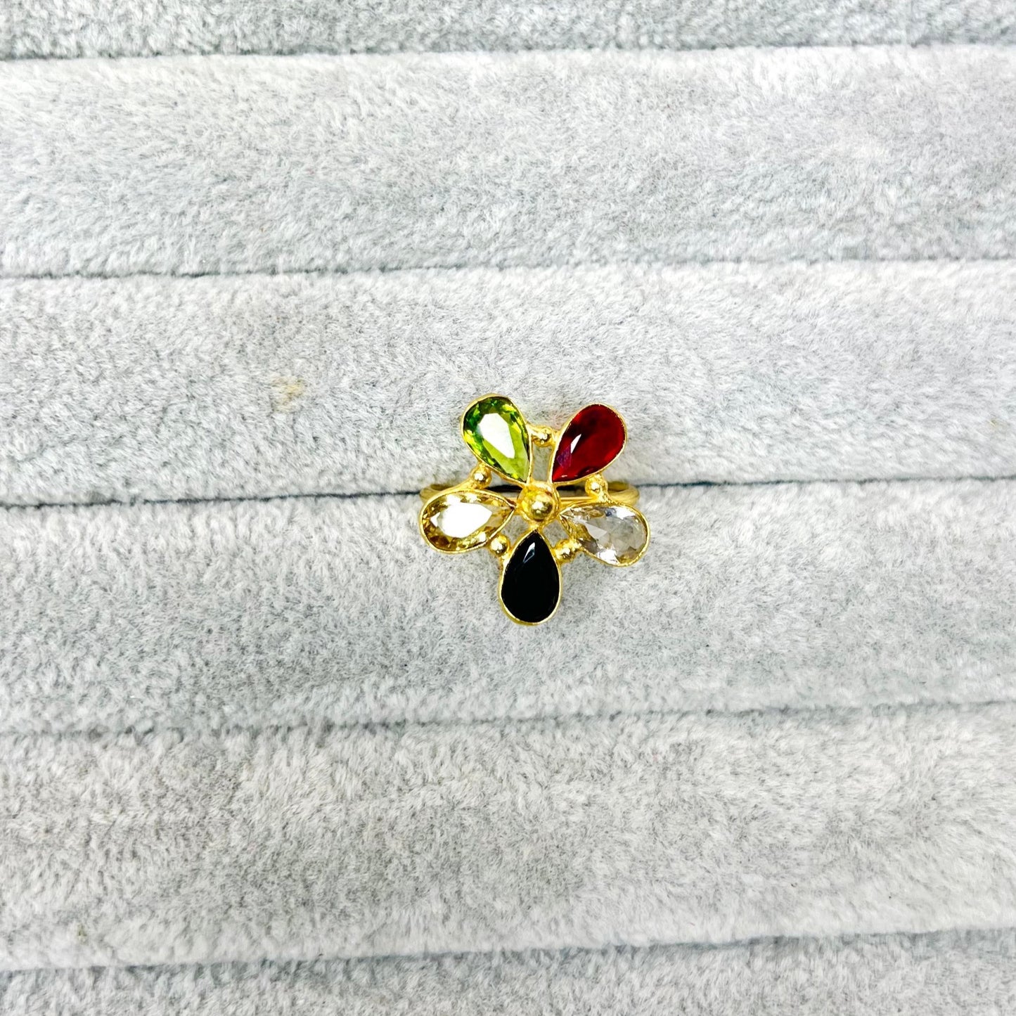 Bloom glossy stone  ring