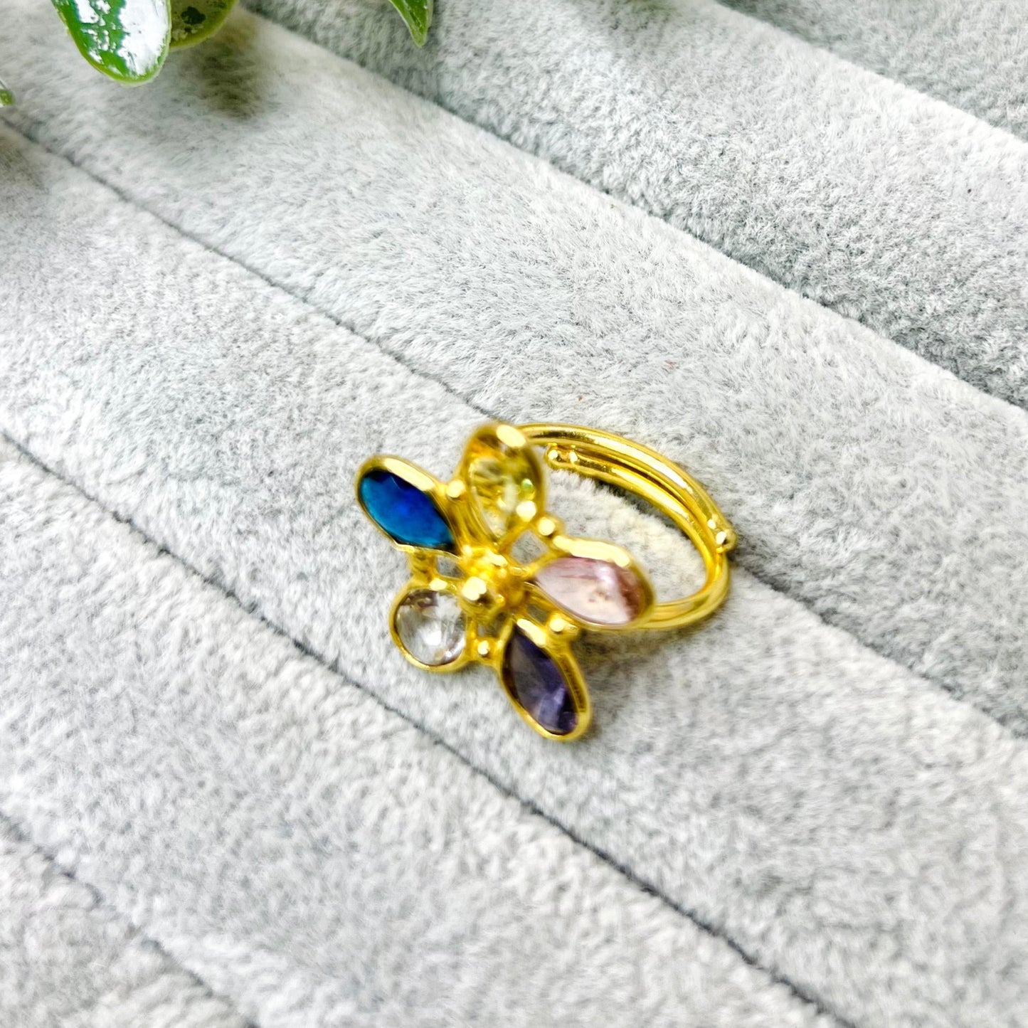 Bloom glossy stone  ring