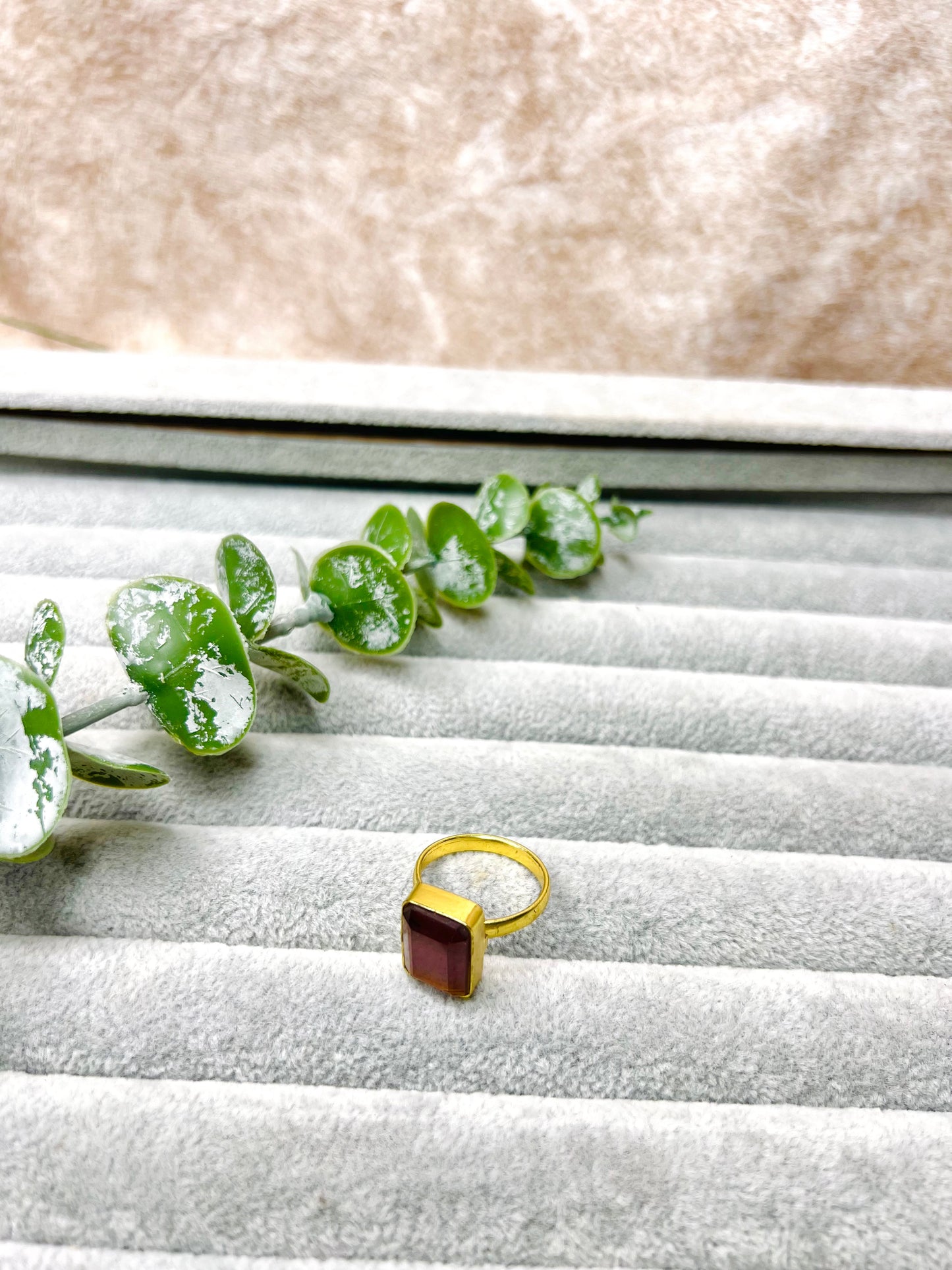 Glossy grape stone  ring