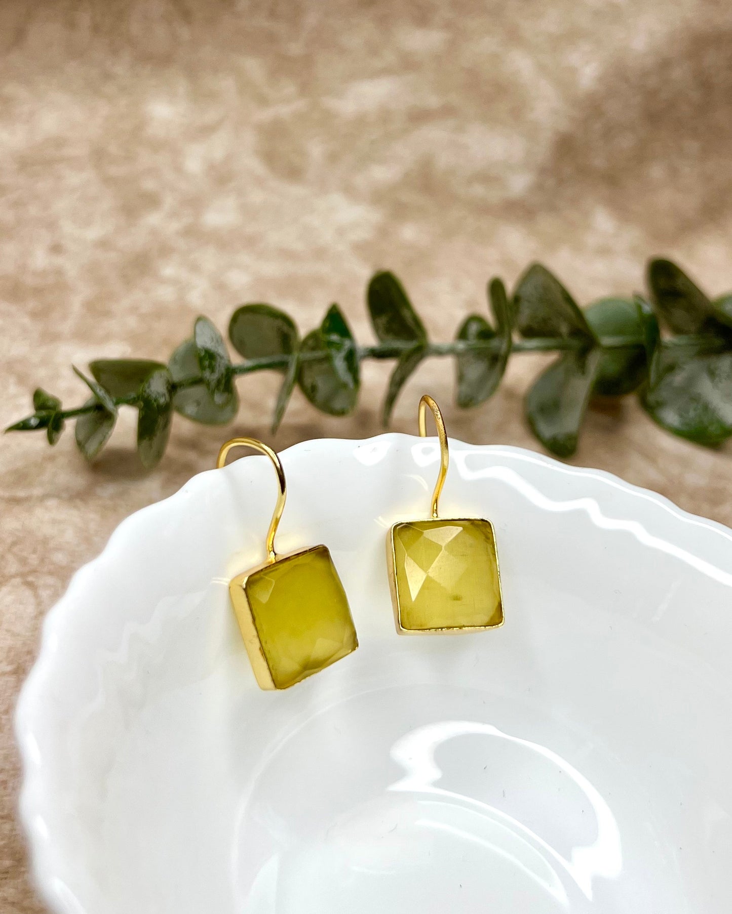 Glossy square drops