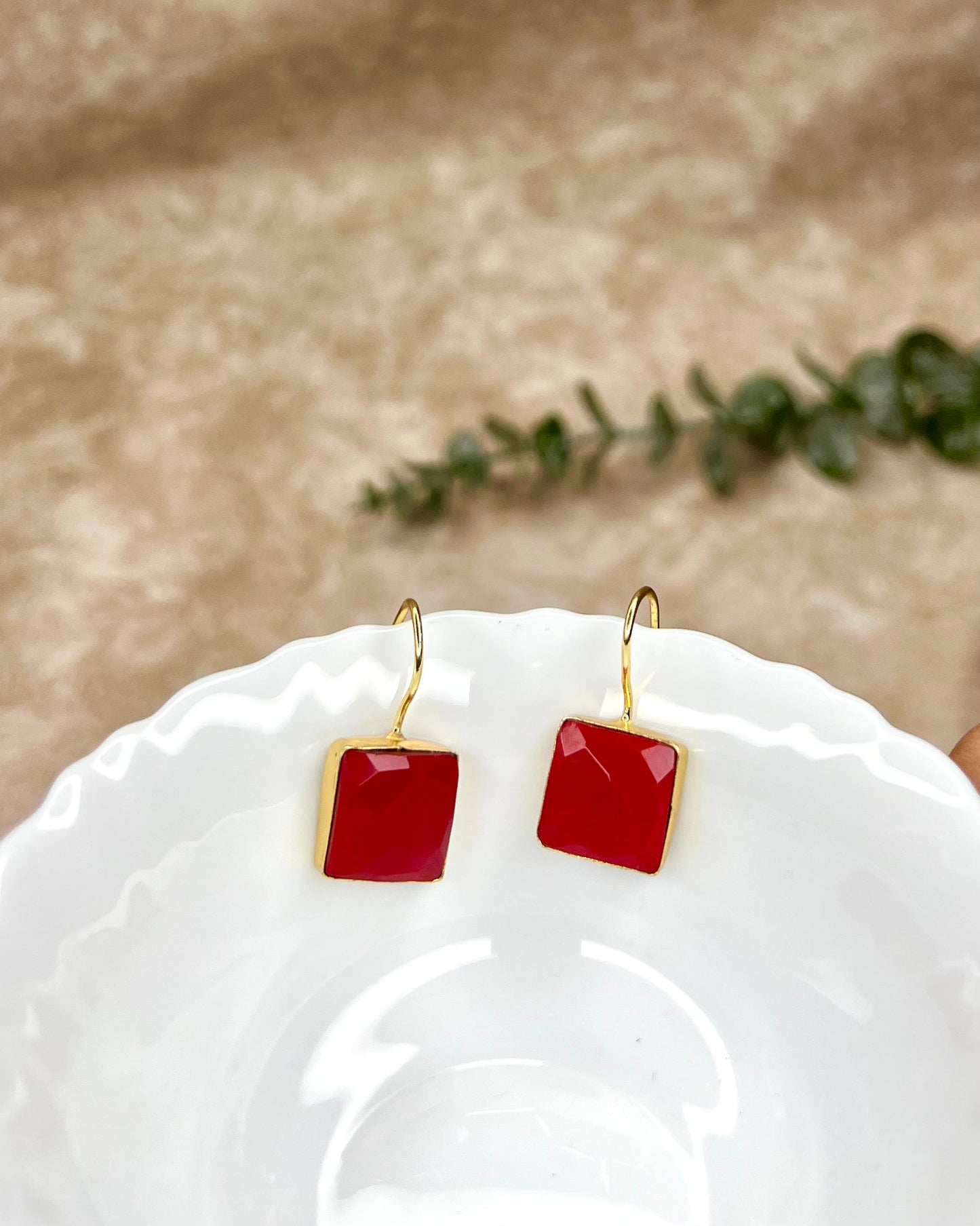 Glossy square drops