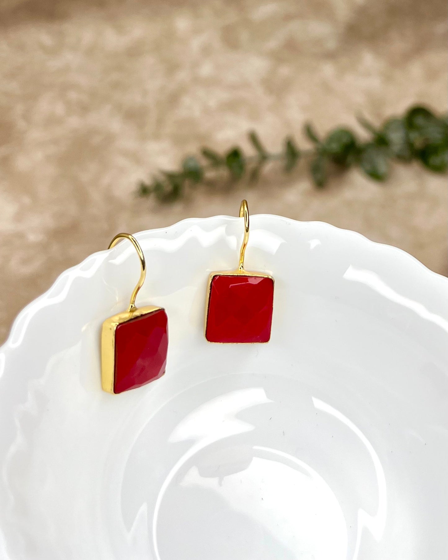 Glossy square drops