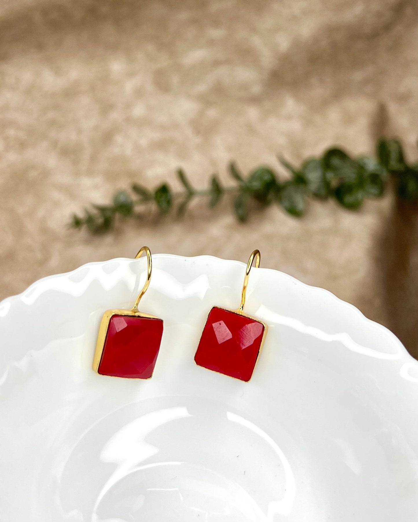 Glossy square drops
