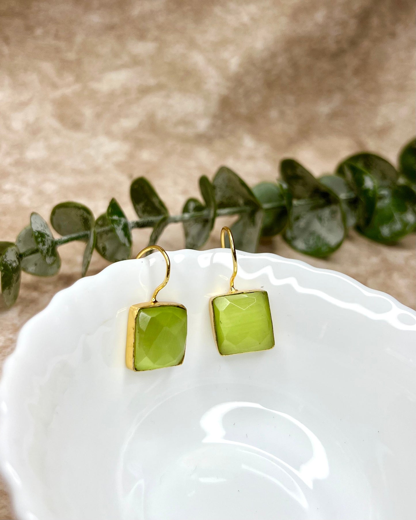 Glossy square drops