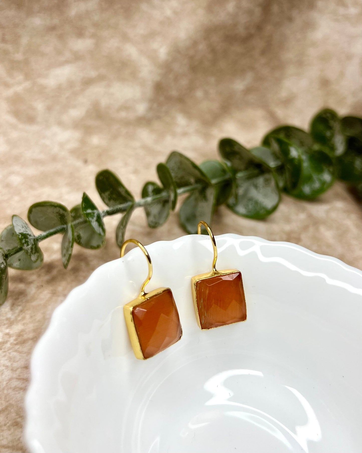 Glossy square drops