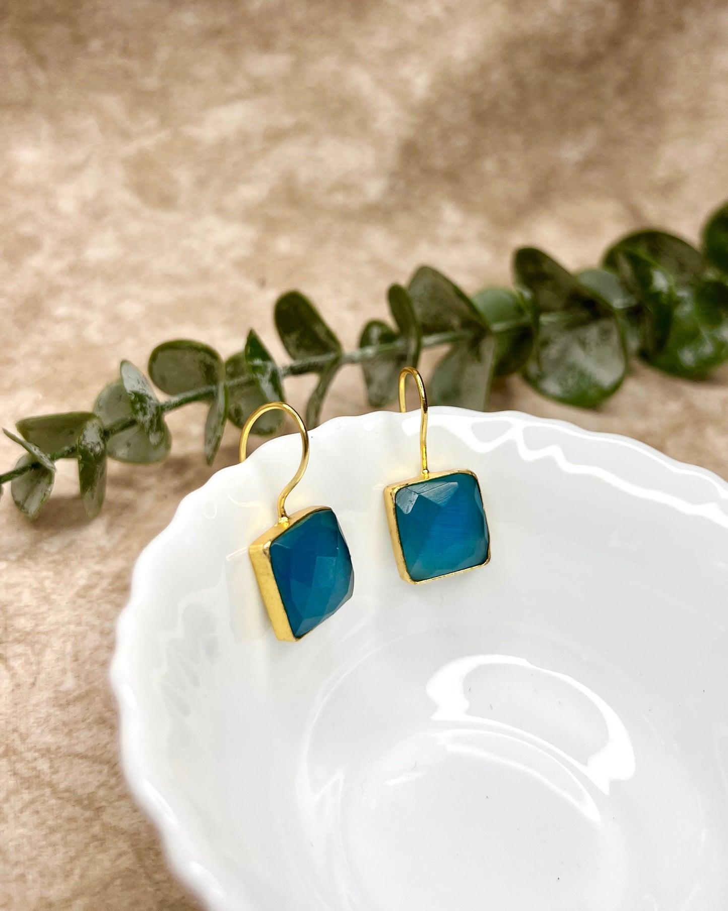 Glossy square drops